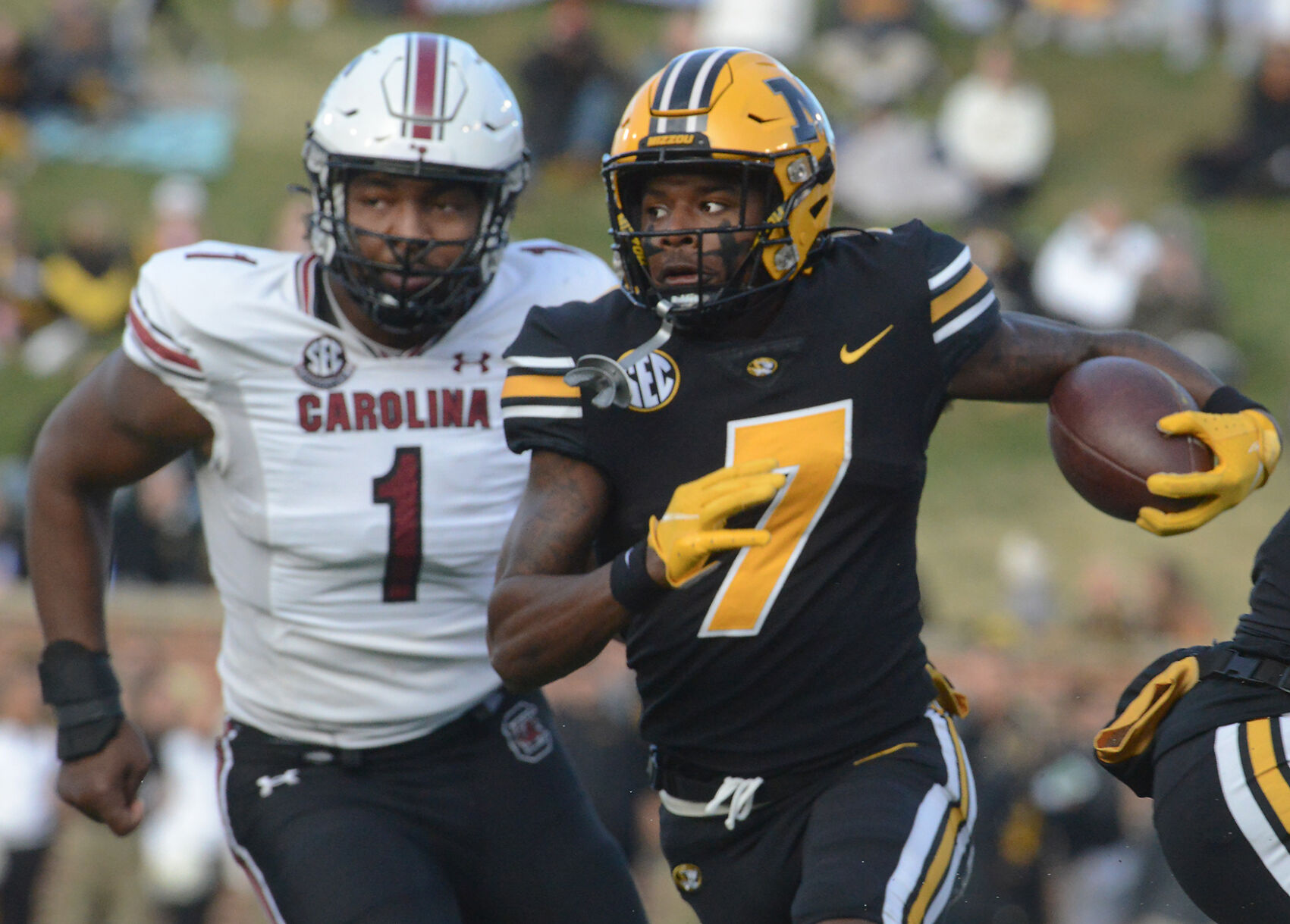 Dominic Lovett runs with the ball